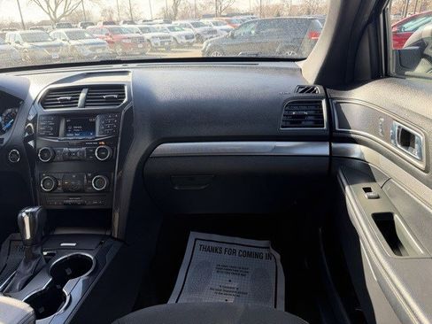 Used 2018 Ford Explorer XLT image 27