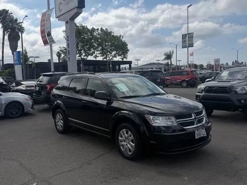 Used 2017 Dodge Journey SE w/ Flexible Seating Group FWD image 3