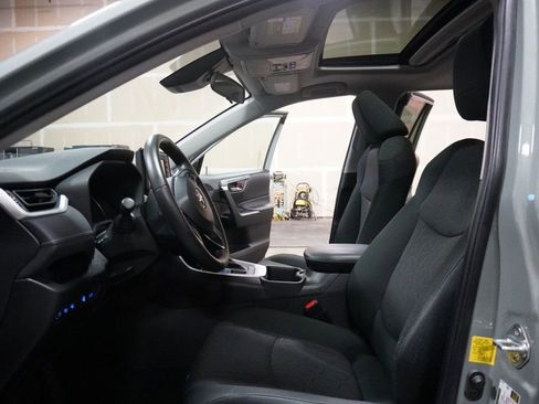 Used 2022 Toyota RAV4 XLE image 6