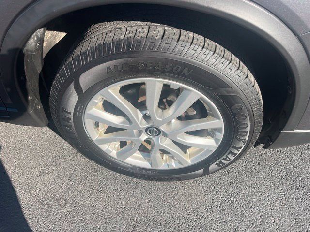 Used 2020 Nissan Rogue SV AWD/4WD image 17