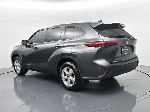 Used 2023 Toyota Highlander L image 6