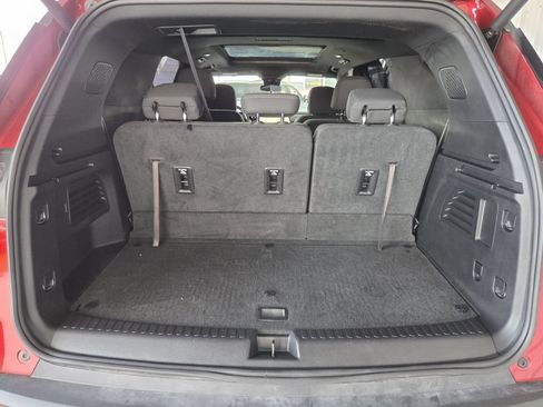 Used 2025 Chevrolet Traverse LT w/ Enhanced Driving Package FWD image 17
