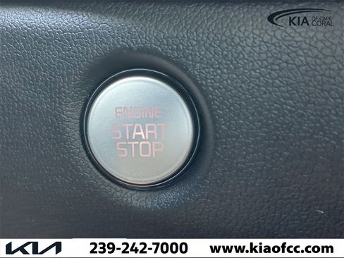 Used 2025 Kia Sorento S image 29