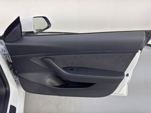 Used 2021 Tesla Model 3 Standard Range image 42