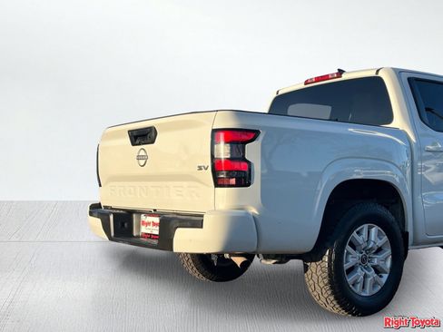 Used 2022 Nissan Frontier SV RWD image 11