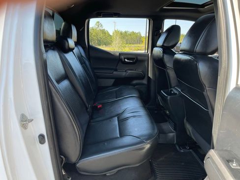 Used 2018 Toyota Tacoma TRD Sport AWD/4WD image 44