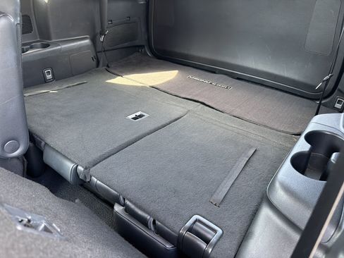 Used 2020 Toyota Highlander XLE FWD image 29