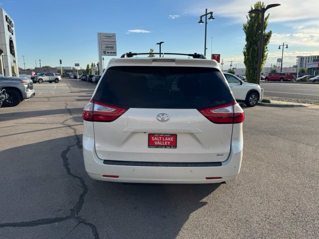 Used 2019 Toyota Sienna XLE Premium FWD image 5