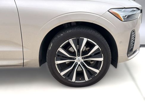 Used 2024 Volvo XC60 B5 Plus w/ Protection Package Premier AWD/4WD image 11