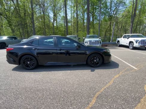 Used 2025 Toyota Camry SE FWD image 12