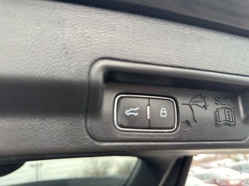 Certified 2022 Ford Explorer XLT image 19