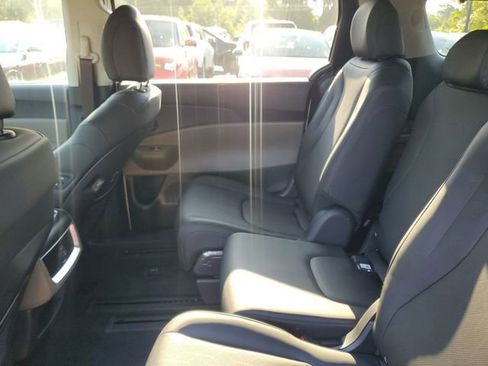 New 2026 Kia Carnival EX image 26