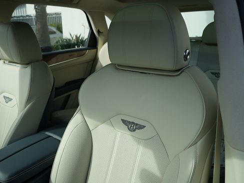 New 2026 Bentley Bentayga image 31