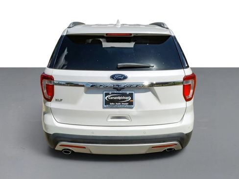 Used 2017 Ford Explorer XLT w/ Equipment Group 202A FWD image 56