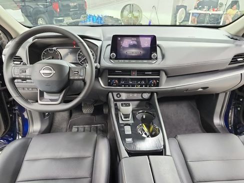 Used 2025 Nissan Rogue SV w/ SV Premium Package FWD image 25