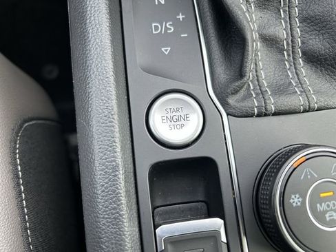 Used 2022 Volkswagen Atlas SEL Premium AWD/4WD image 16
