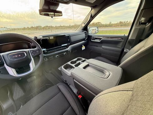 New 2026 GMC Sierra 1500 SLE w/ Preferred Package AWD/4WD image 13