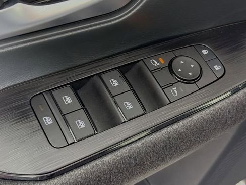 Certified 2025 Nissan Kicks SV w/ Illumination Package FWD image 19