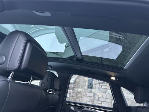 Used 2020 Porsche Macan Base AWD 4dr SUV image 21