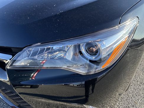 Used 2017 Toyota Camry SE image 5