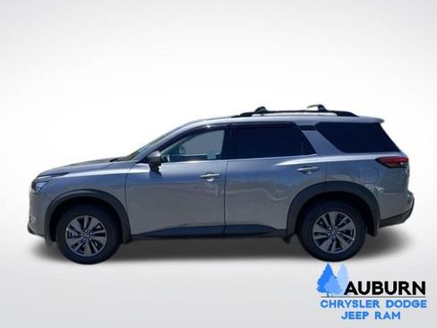 Used 2024 Nissan Pathfinder SV AWD/4WD image 4