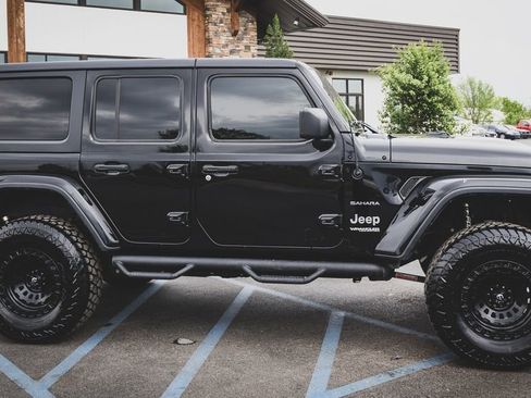 Used 2018 Jeep Wrangler Unlimited Sahara image 11