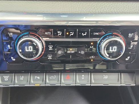 Used 2025 GMC Sierra 3500 Denali w/ Denali Reserve Package AWD/4WD image 33