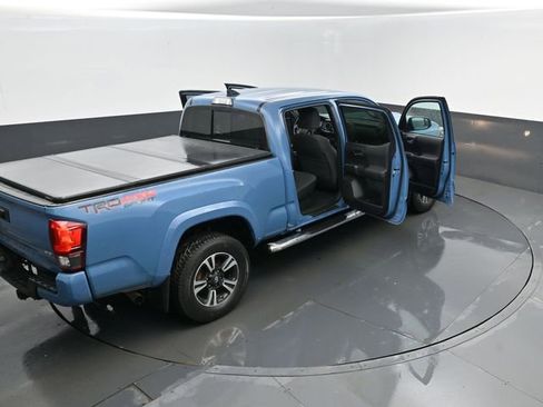 Used 2019 Toyota Tacoma TRD Sport AWD/4WD image 25