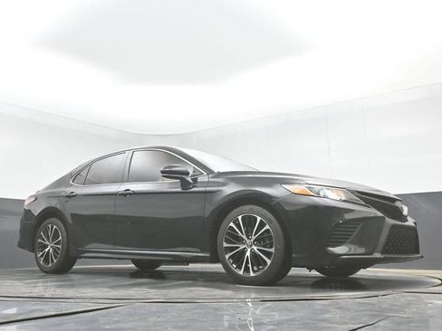 Used 2019 Toyota Camry SE FWD image 38