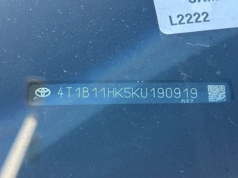 Used 2019 Toyota Camry SE w/ Carpet Mat Package image 23