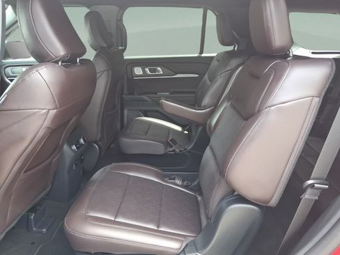 Used 2026 Ford Explorer Platinum RWD image 24