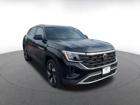 Used 2025 Volkswagen Atlas Cross Sport SE image 3
