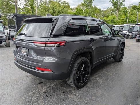 Used 2023 Jeep Grand Cherokee Altitude AWD/4WD image 5