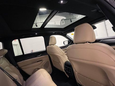 Used 2023 Jeep Grand Cherokee Limited image 24