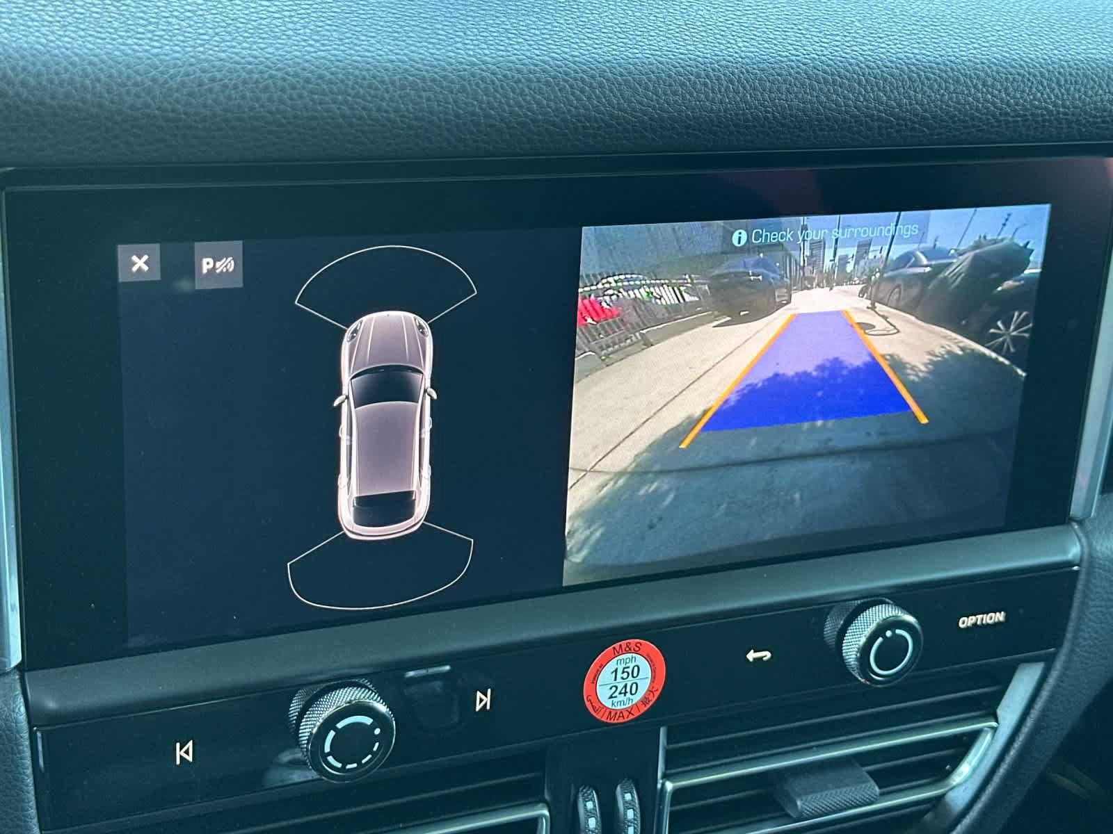 Certified 2025 Porsche Macan AWD/4WD image 22