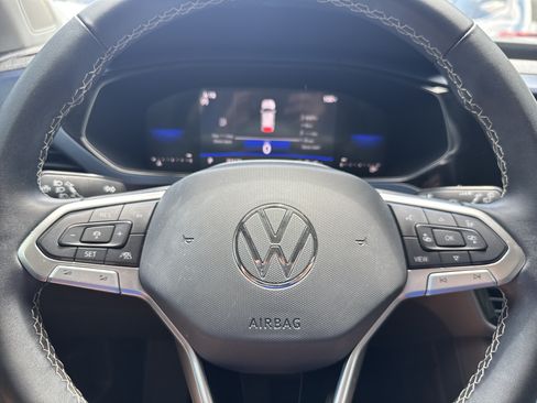 Certified 2023 Volkswagen Taos SE w/ Black Wheel Package FWD image 10