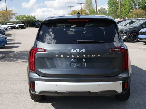 Used 2024 Kia Telluride LX image 4