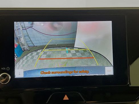 Used 2023 Toyota Venza LE image 28