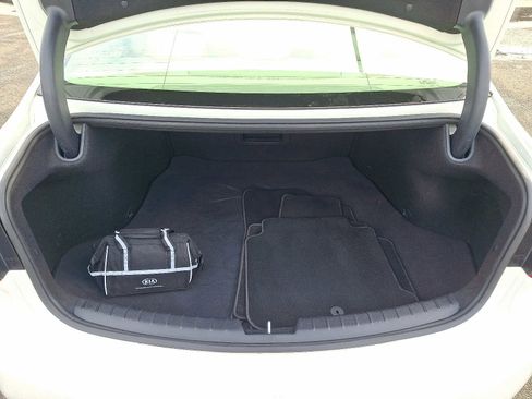 Used 2018 Kia Cadenza Premium w/ Luxury Package image 29