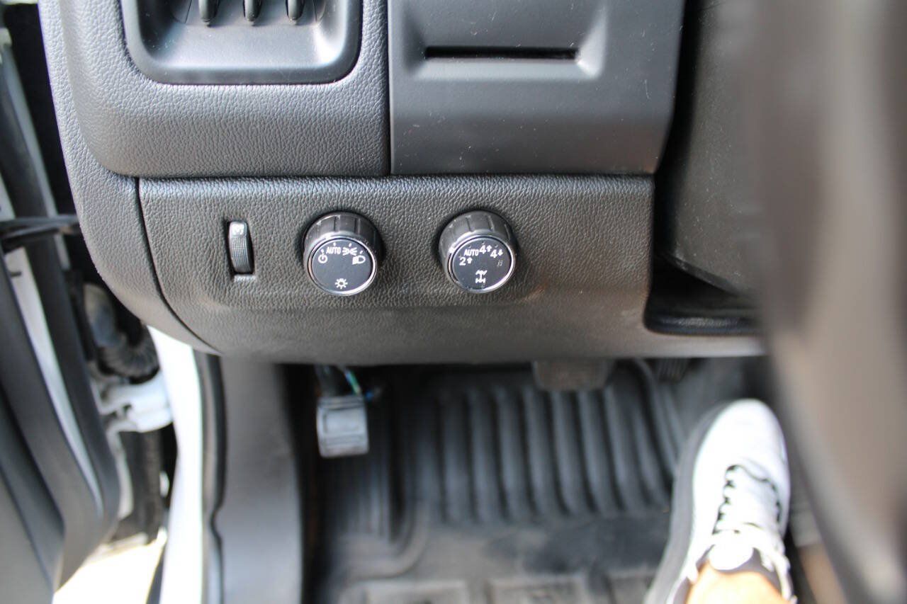 Used 2022 Chevrolet Colorado LT w/ Fleet Safety Package AWD/4WD image 11