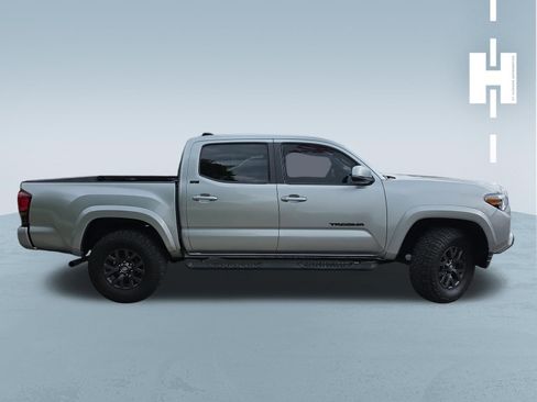 Used 2022 Toyota Tacoma SR5 w/ Technology Package RWD image 2