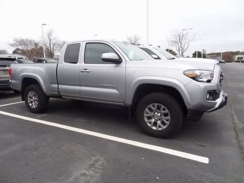 Used 2017 Toyota Tacoma SR5 w/ Tow Package image 5