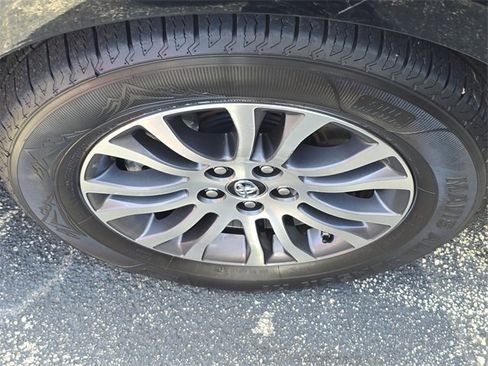 Used 2019 Toyota Sienna XLE image 6