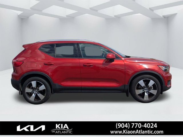 Used 2020 Volvo XC40 T5 Momentum w/ Protection Package Premier AWD/4WD image 2