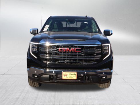 New 2026 GMC Sierra 1500 SLT image 2