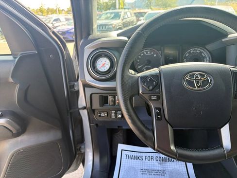 Used 2017 Toyota Tacoma TRD Pro AWD/4WD image 25