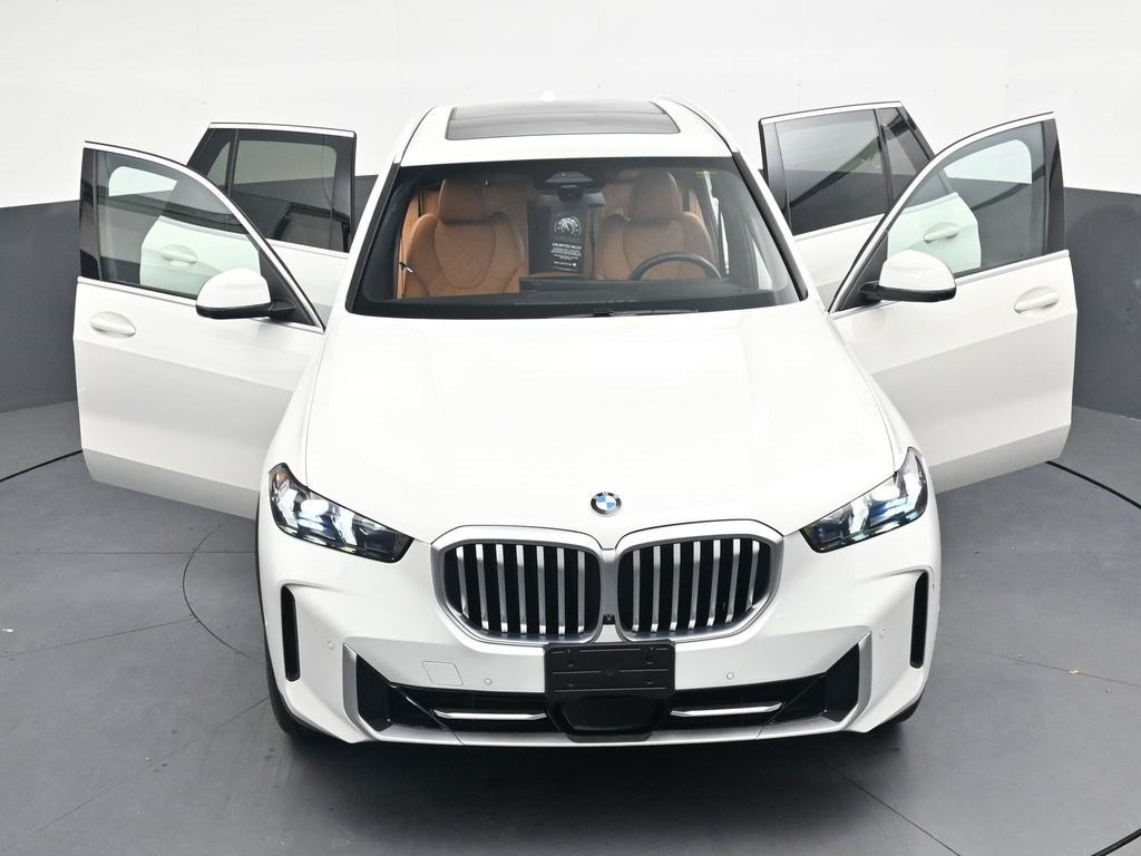 Used 2024 BMW X5 xDrive40i w/ Parking Assistance Package AWD/4WD image 39