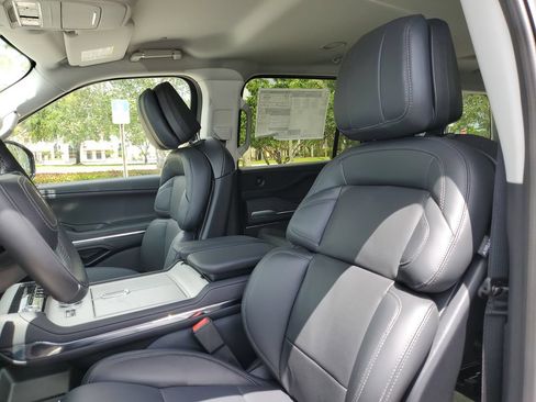 New 2026 Lincoln Navigator Premiere AWD/4WD image 22