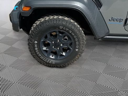Used 2023 Jeep Wrangler Unlimited w/ Cold Weather Group AWD/4WD image 10