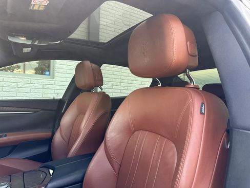 Used 2018 Maserati Ghibli RWD image 12